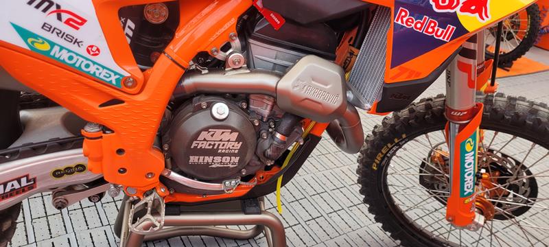 Dominancia techniky KTM v priamom prenose od OKR Moto